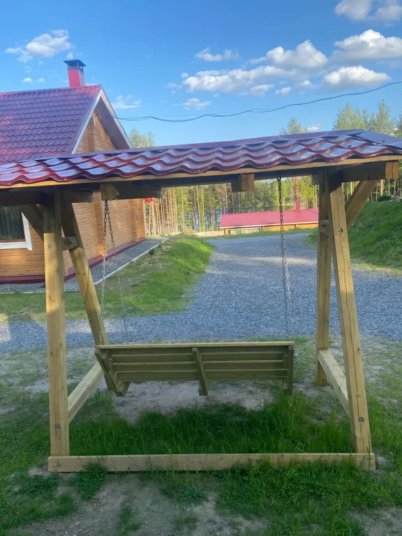 Уютный дом на берегу озера