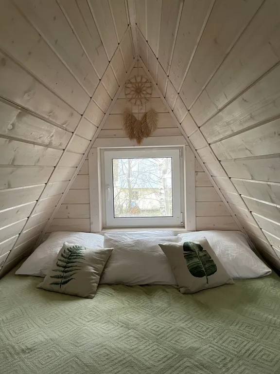 A-frame с банным чаном на берегу водоёма