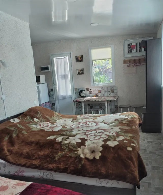 Небольшой домик в саду у моря Диамант