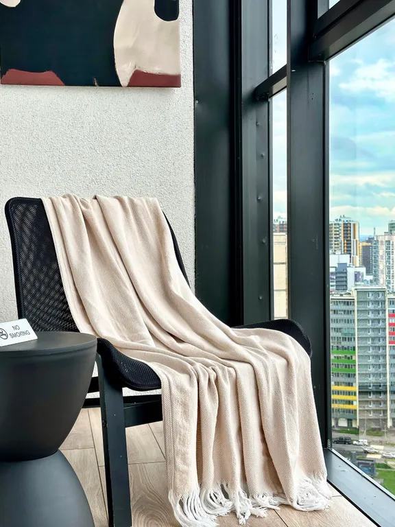 Квартира-студия с панорамным видом в окружении парков