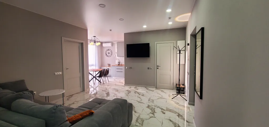 Просторные апартаменты в живописном месте Ялты с видом на море