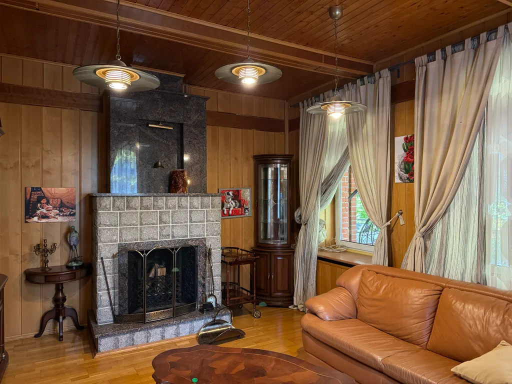 Дом с бассейном, сауной, возле леса для семейного отдыха