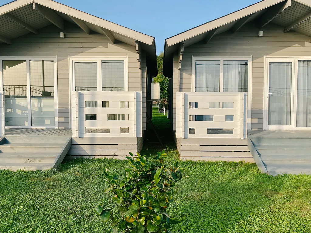 Ваш личный домик у моря с видом на бассейн