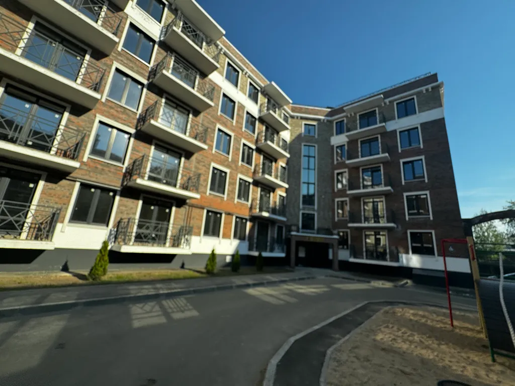 Большая Уютная 1-комнатная квартира,своя парковка,рядом магазин,центр