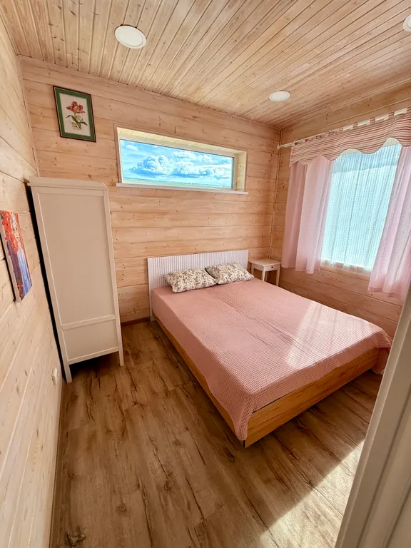 Домик с озером