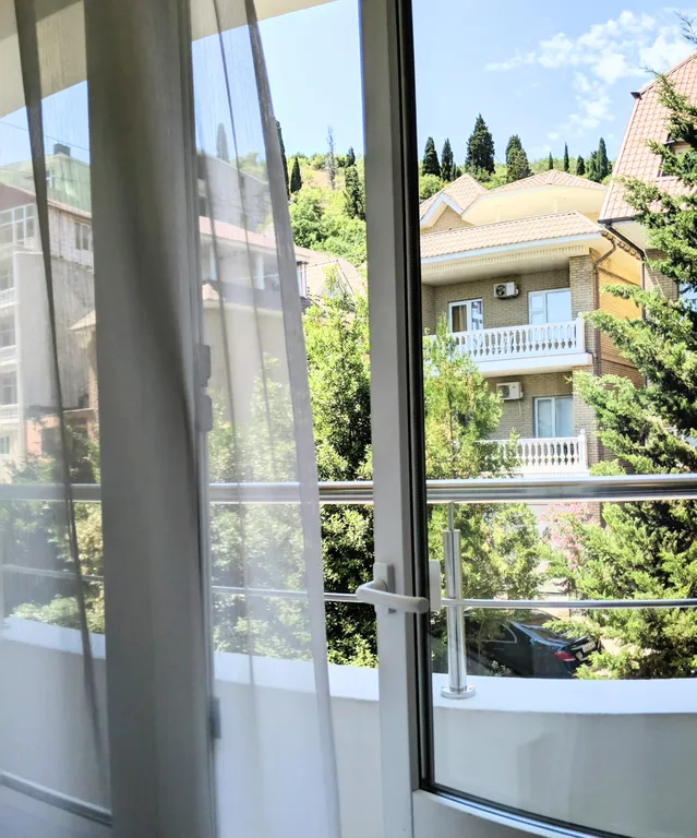 Современный семейный номер с видом на море