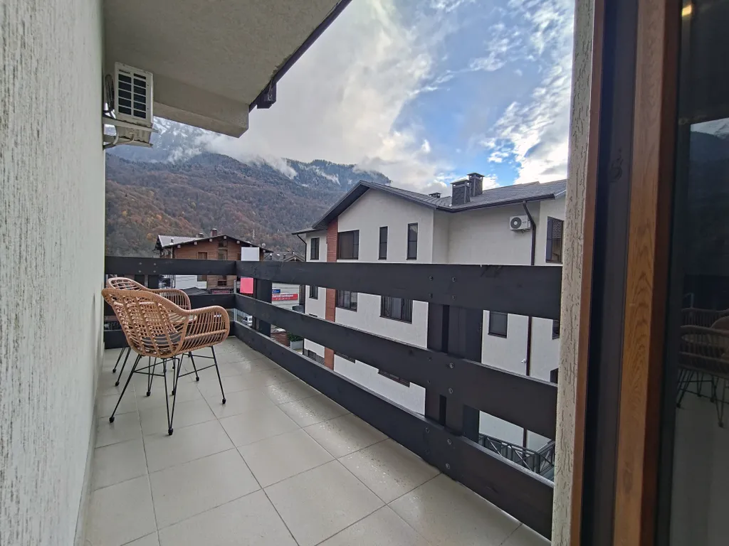 Большой апартамент в центре с панорамным видом на горы и балконом