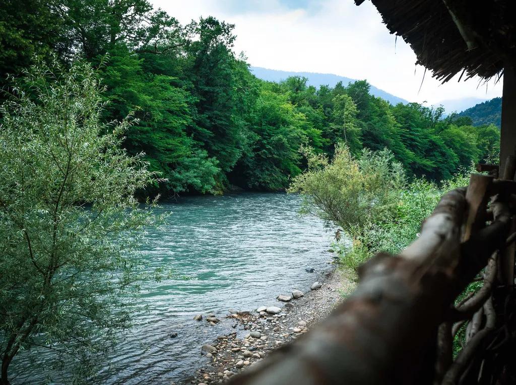 Коттедж в горном районе и на берегу реки