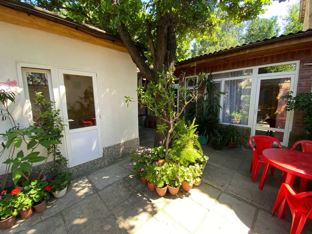 Уютный номер с удобствами рядом с морем