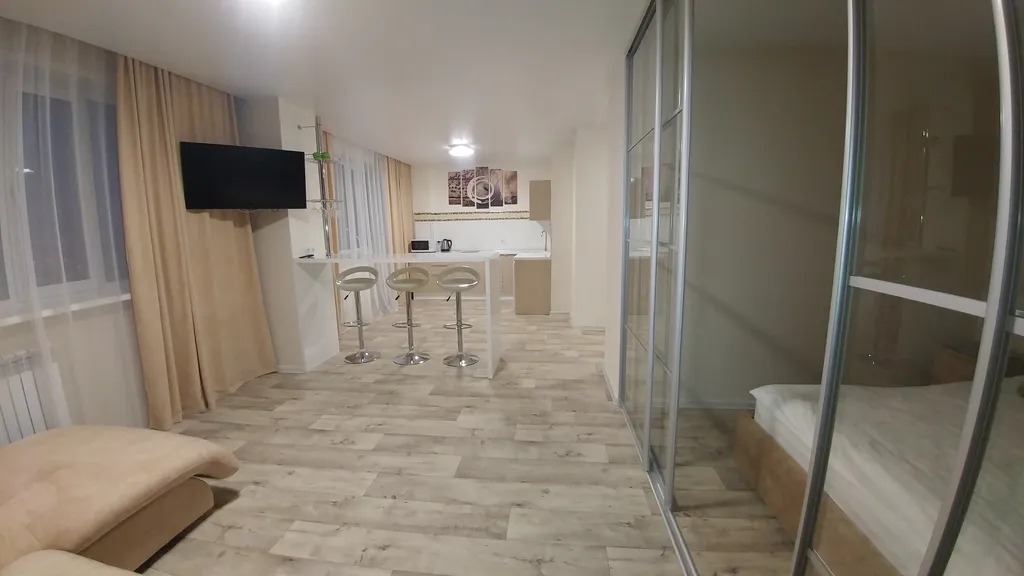 Студия с дизайнерским ремонтом и красивым видом на город