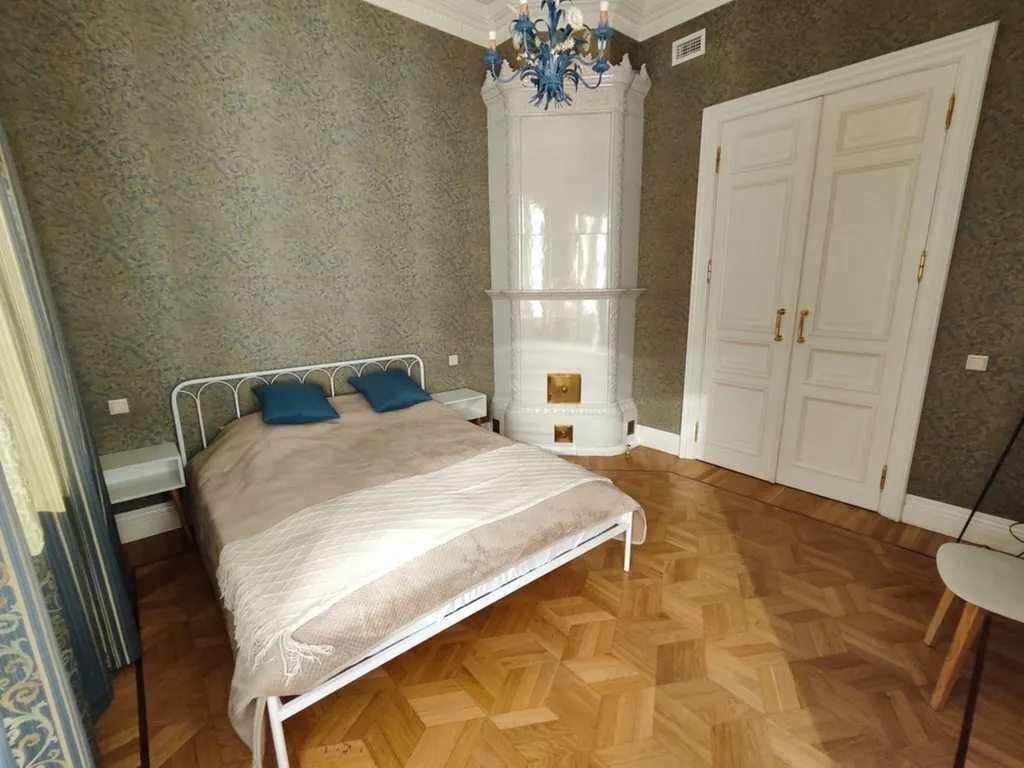 5-комнатная квартира на Суворовском проспекте