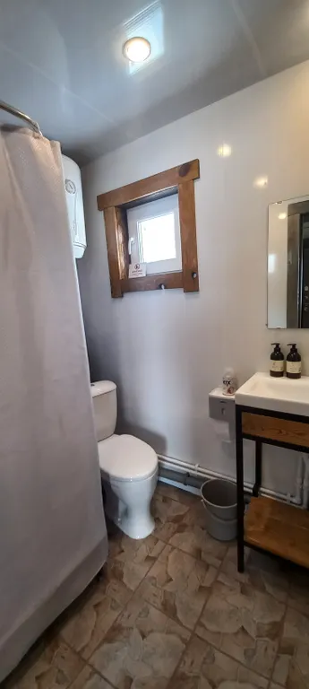 Домик у реки с отличным видом на 2 шлюз Волго Балтийского канала и лес