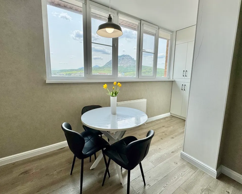 Стильная квартира с видом на горы