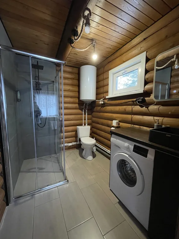 Комфортабельный дом из бревна с 2мя спальнями