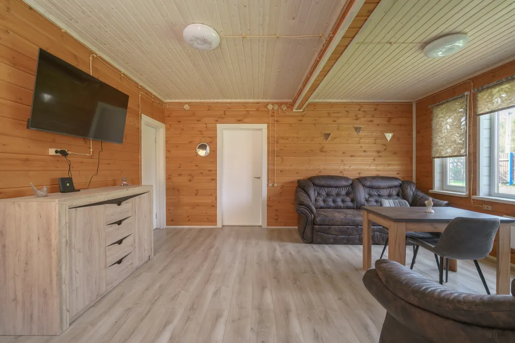 Новый коттедж для отдыха у реки с бассейном и баней