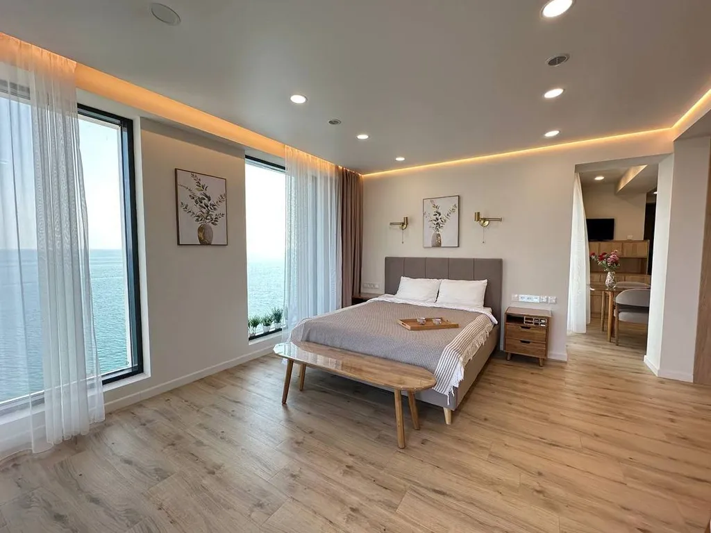 Огромные апартаменты с прямым видом на море и террасой 40 кв. метров