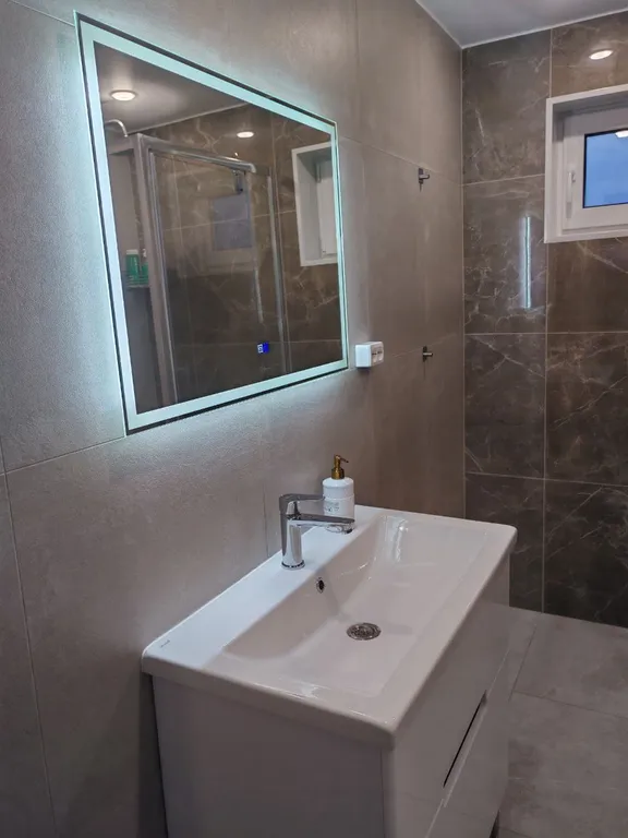 Загородный дом с видом на озеро