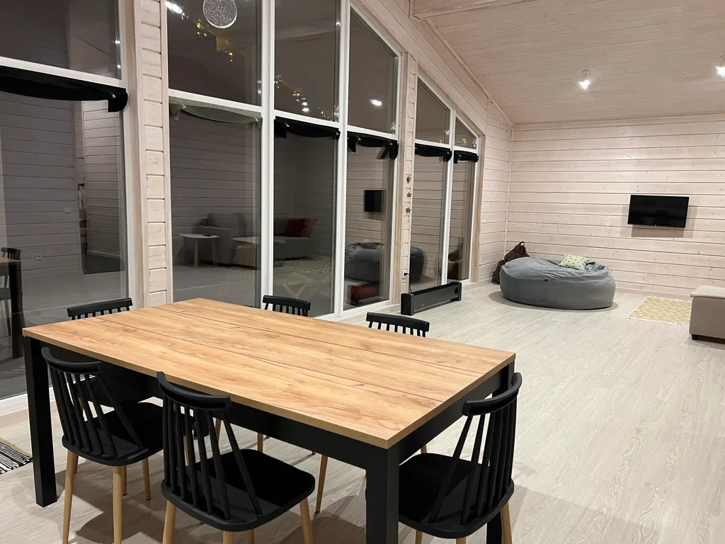 Домик с видом на озеро