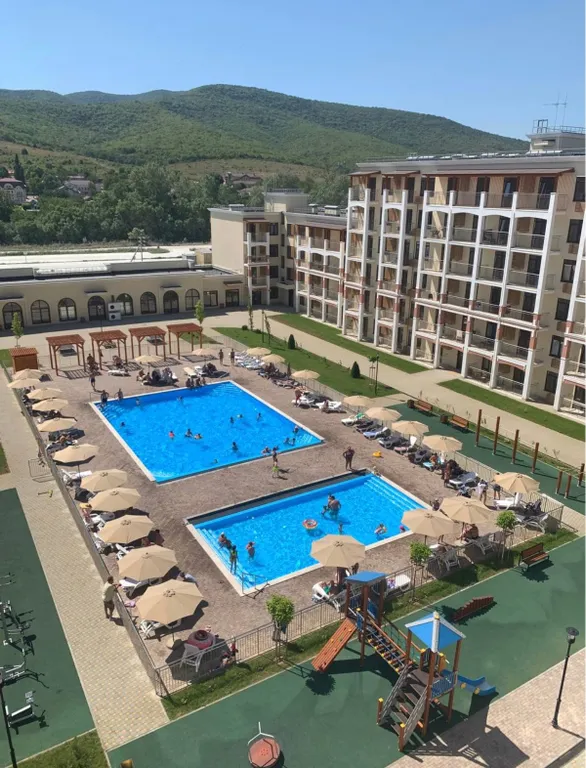 Уютная квартира в Сукко, ЖК Кипарис, бассейны на территории