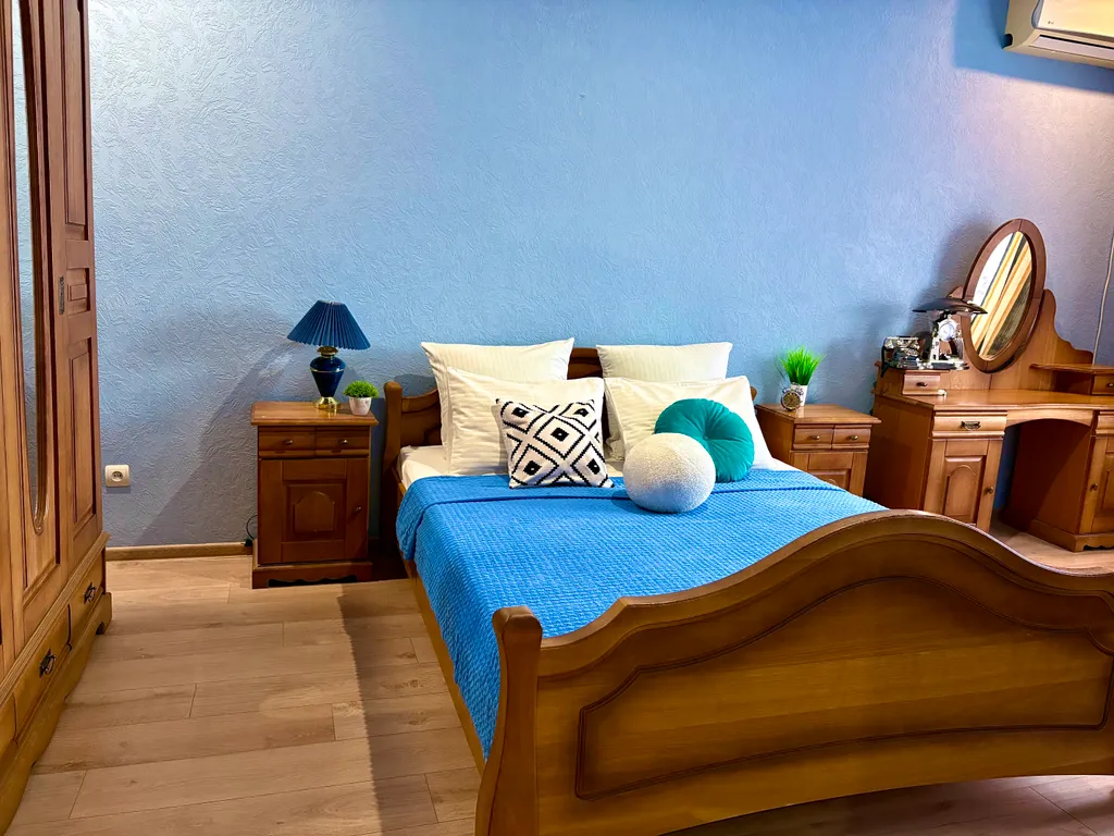 Двухэтажный дом из 5 комнат, с уютным двориком и мангалом