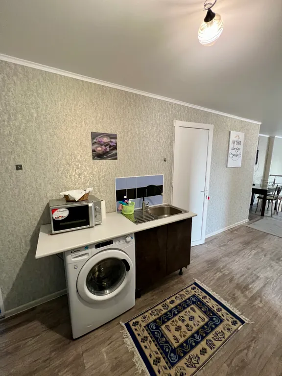 Этаж в частном доме с отдельным входом и баней на территории