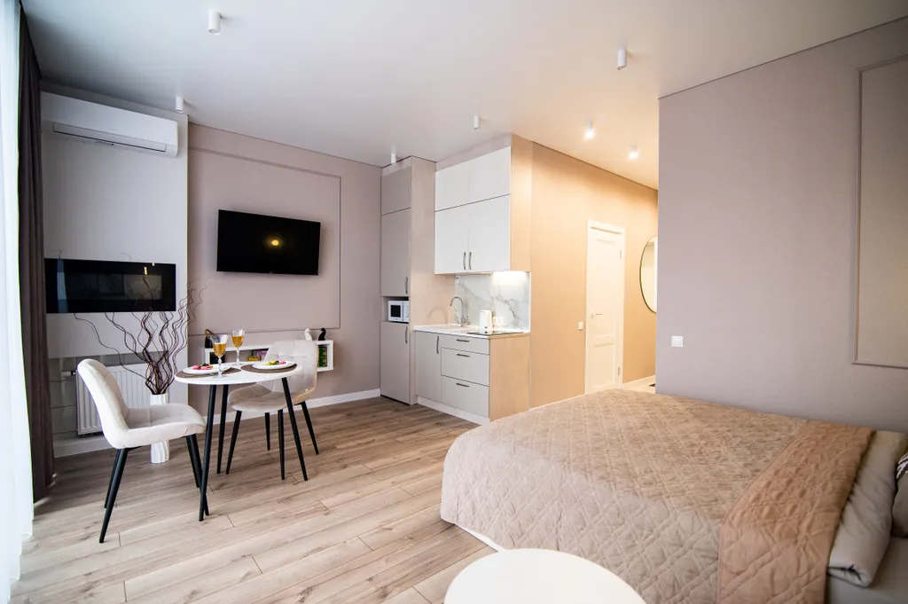 Уютная квартира - студия с кондиционером недалеко от аэропорта