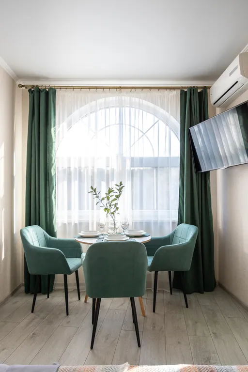 Студия с озером в вашем окне