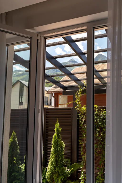 Номер с дизайнерским ремонтом и кухонной зоной