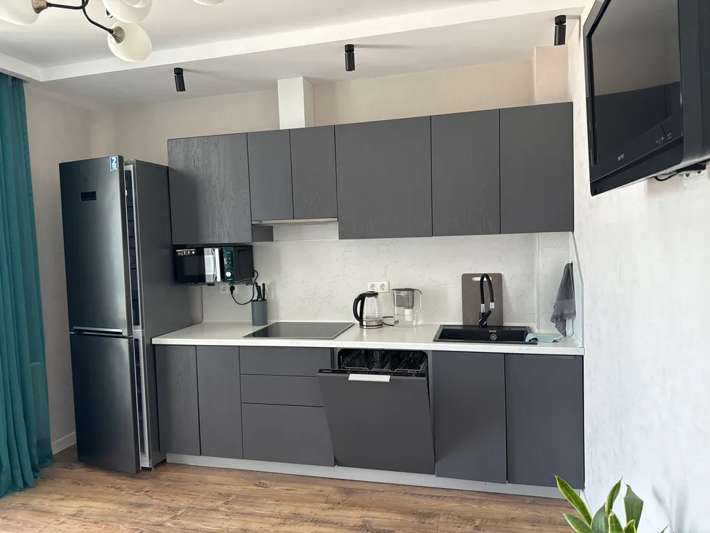 Уютная, благоустроенная квартира, в новом доме с видом на море и горы