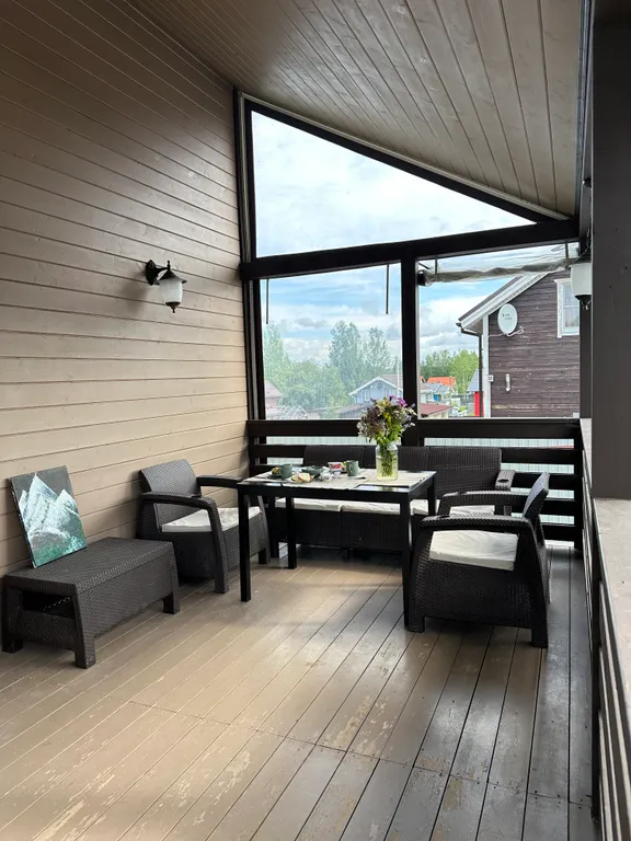 Большой дом с баней на участке