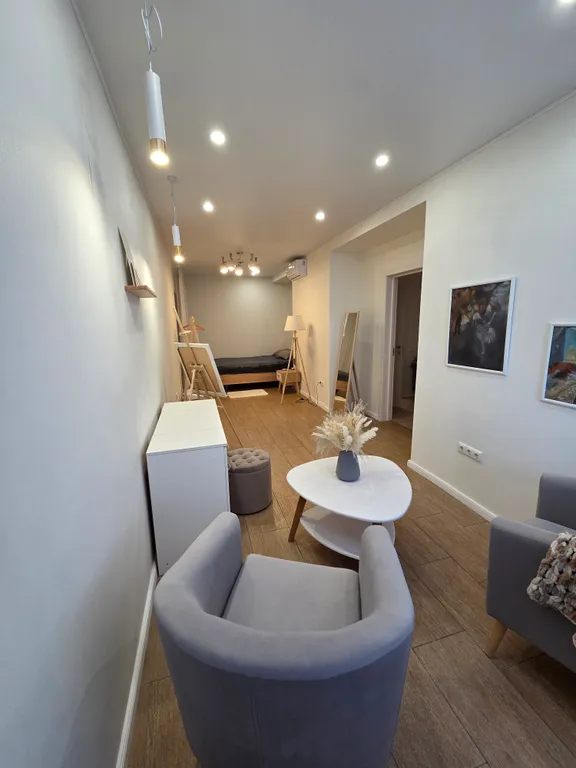 Современная 3-комнатная квартира в центре с дизайнерским ремонтом