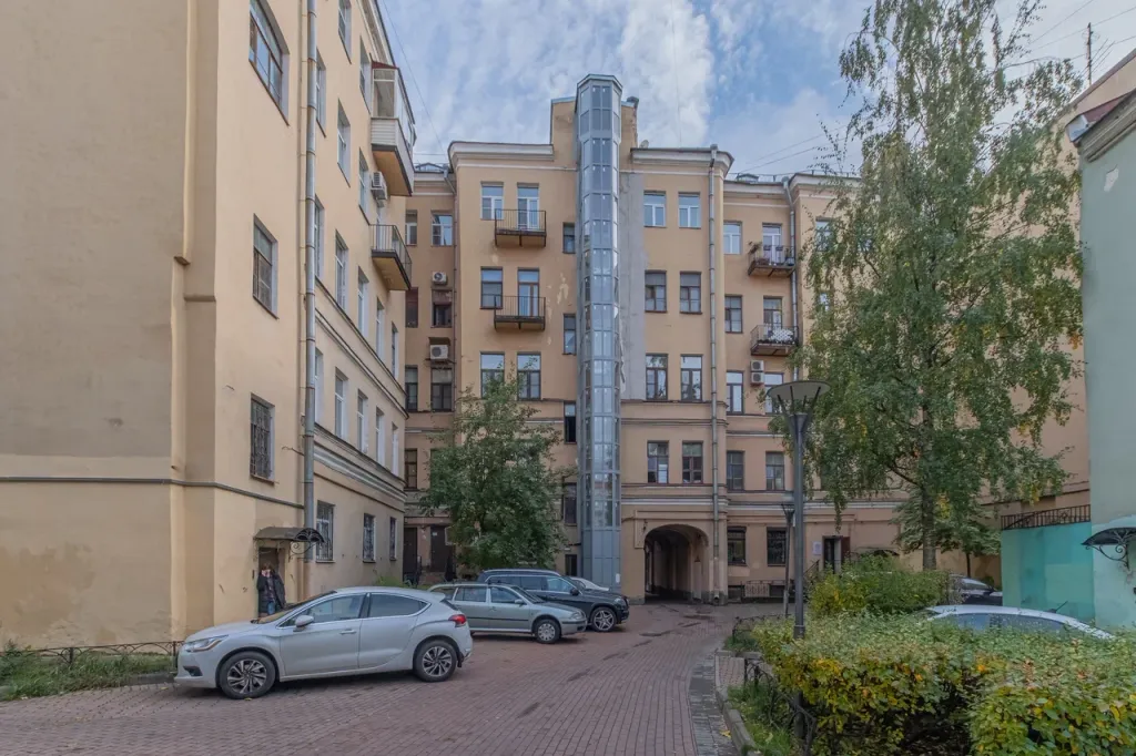 Квартира Стильная квартира в центре с балконом и видом на пешеходную улицу — Санкт-Петербург