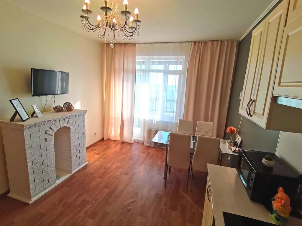 Большая двухкомнатная квартира с панорамным балконом