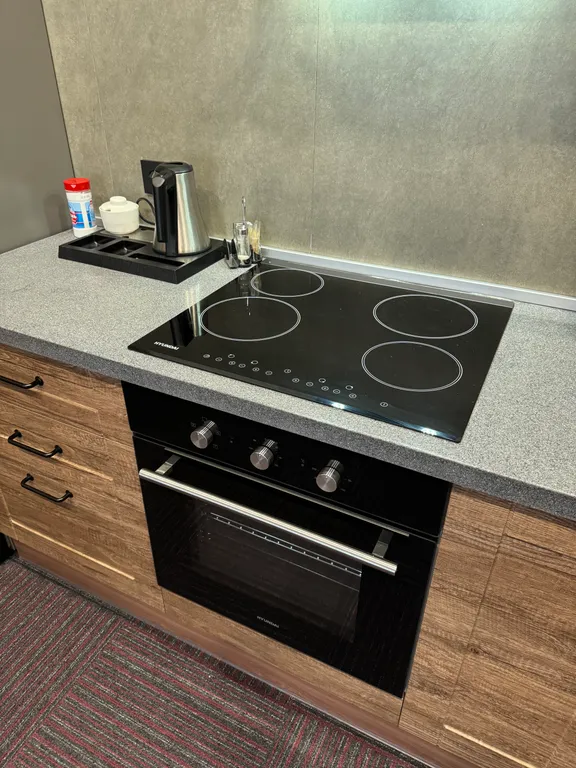 Студия и спальня с панорамными окнами