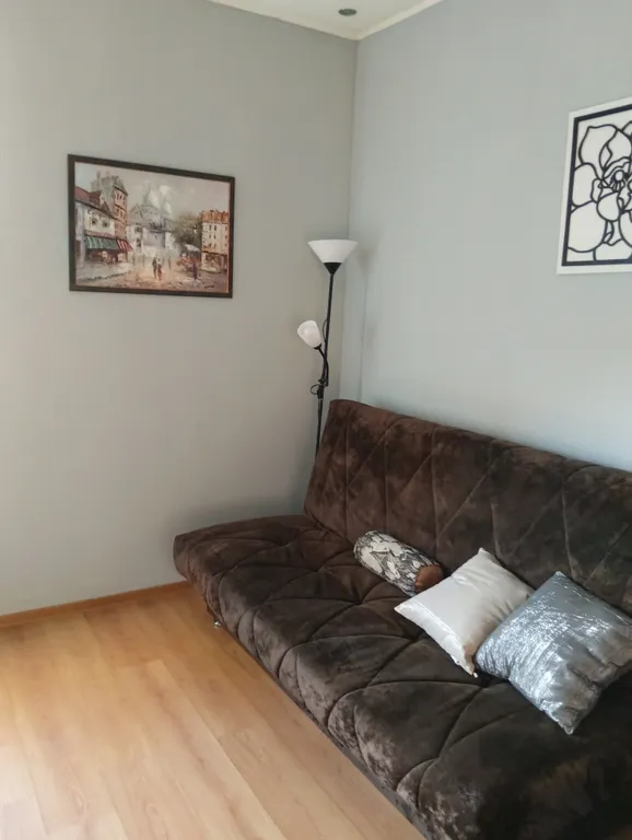 Квартира с видом из окна на самый старый дом в России