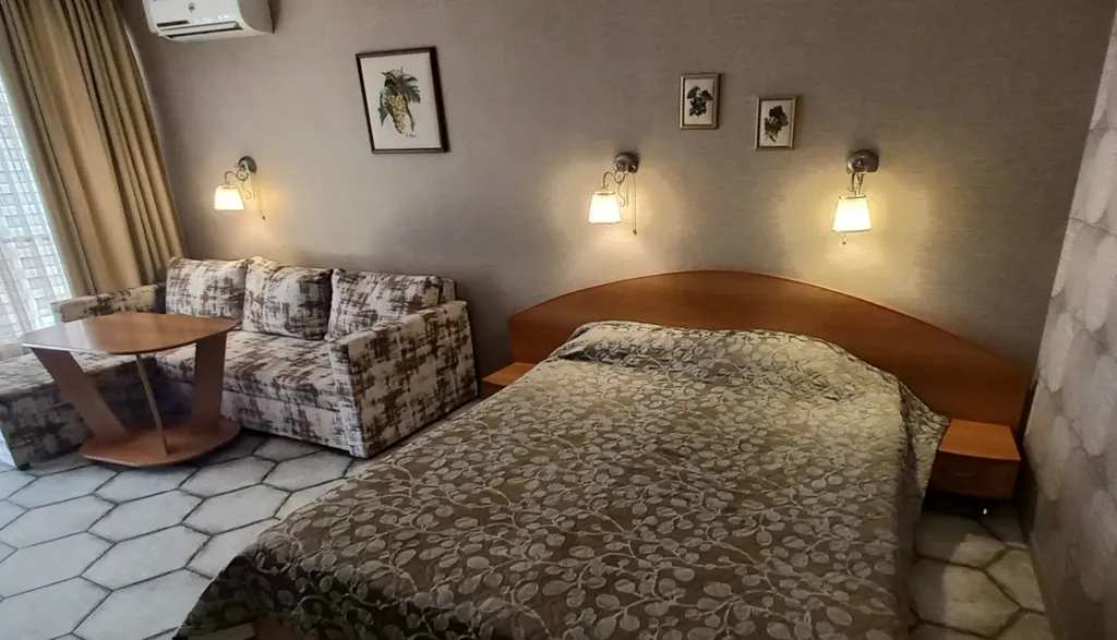 Квартира Однокомнатный номер с балконом, видом на море — аренда посуточно в Утес