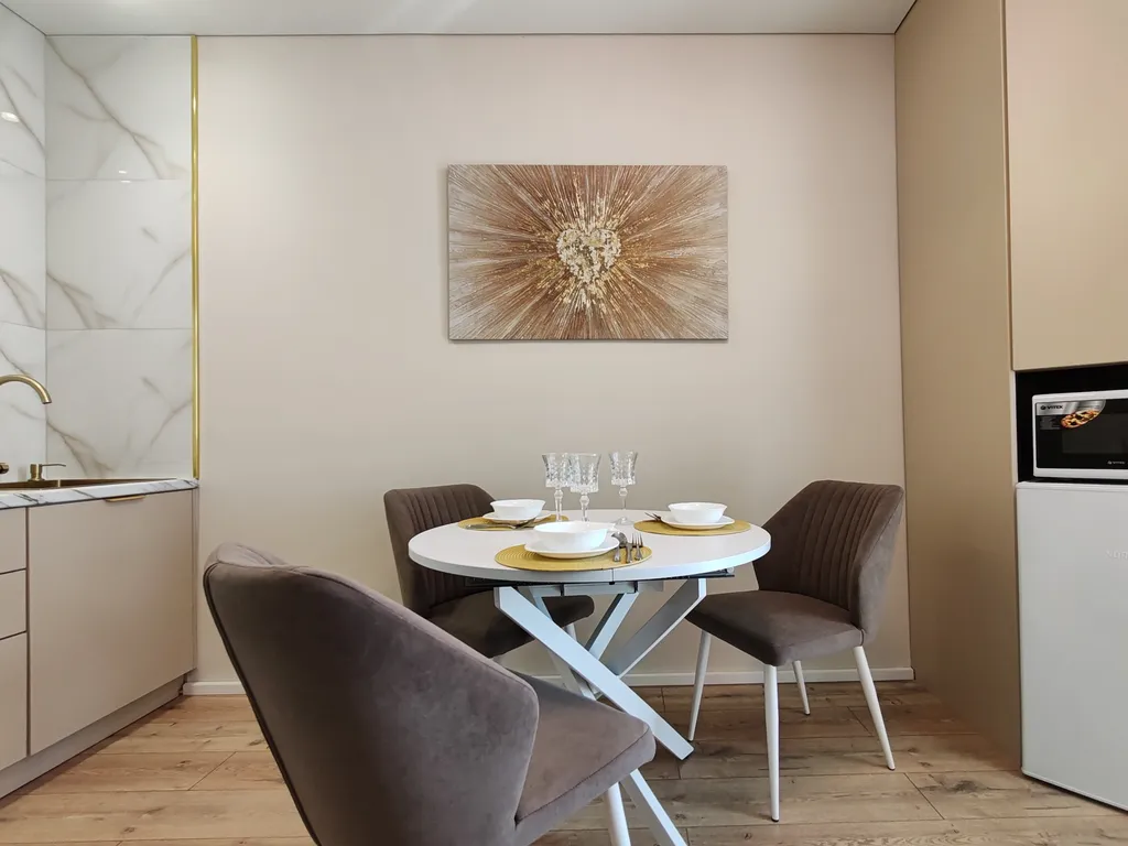 Квартира с видом на сквер Героев России