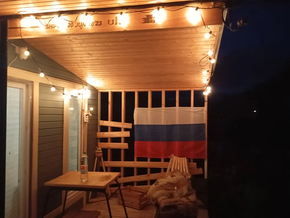 Новый домик рядом с лесом