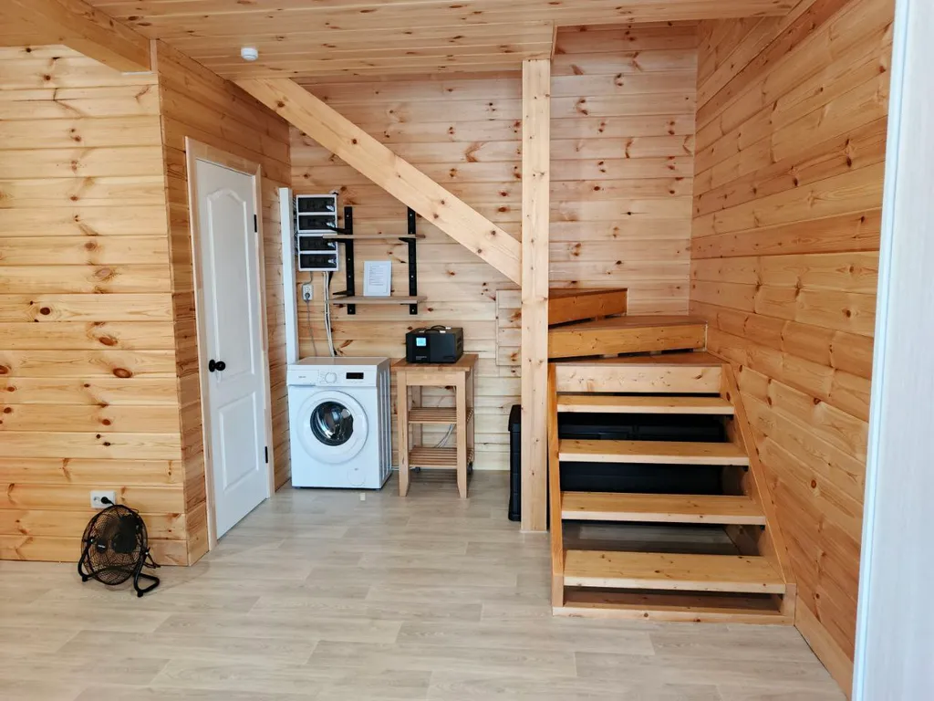 Дом с большим бассейном с видом на море