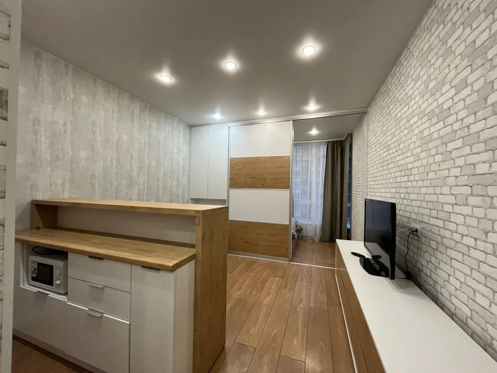 Студия в новом доме возле кадетского училища