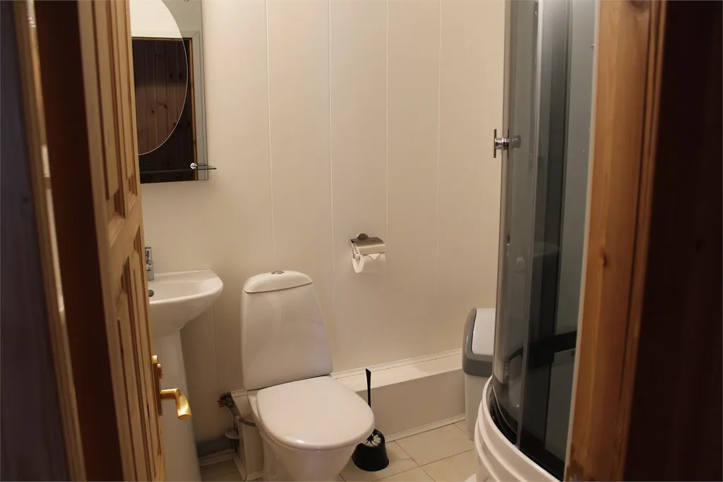 Комната на 2 человека, с двумя кроватями и видом на озеро