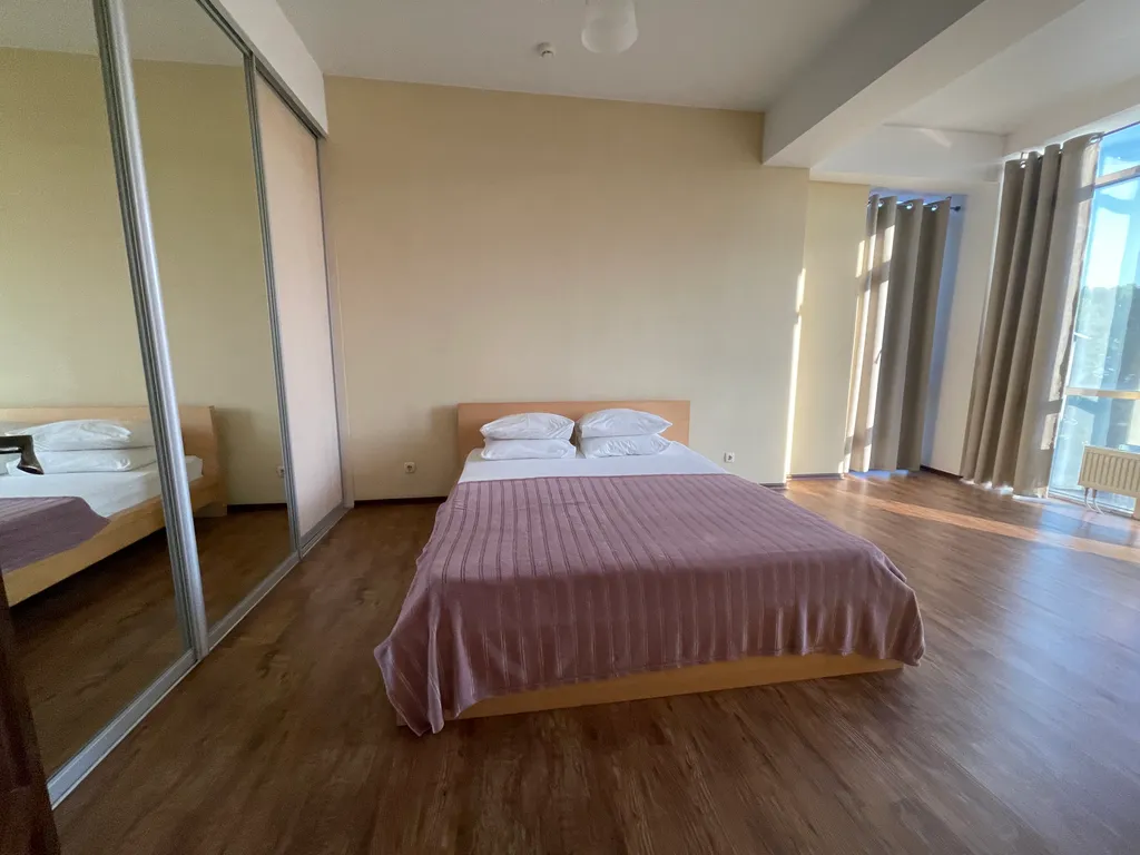 Просторная квартира с видом на море