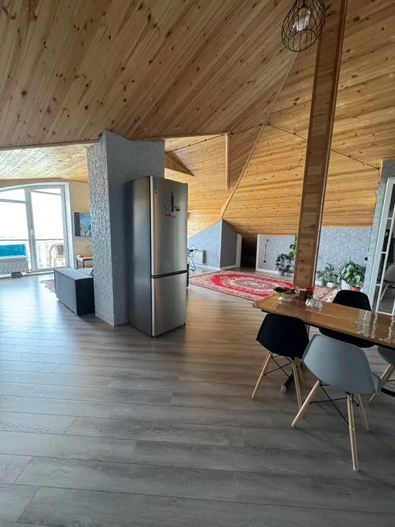 Квартира с балконом на высоте птичьего полета