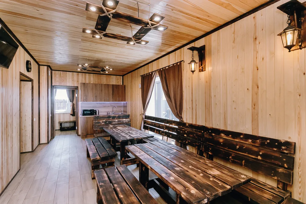 Коттедж двухэтажный с сауной, бассейном, детской площадкой