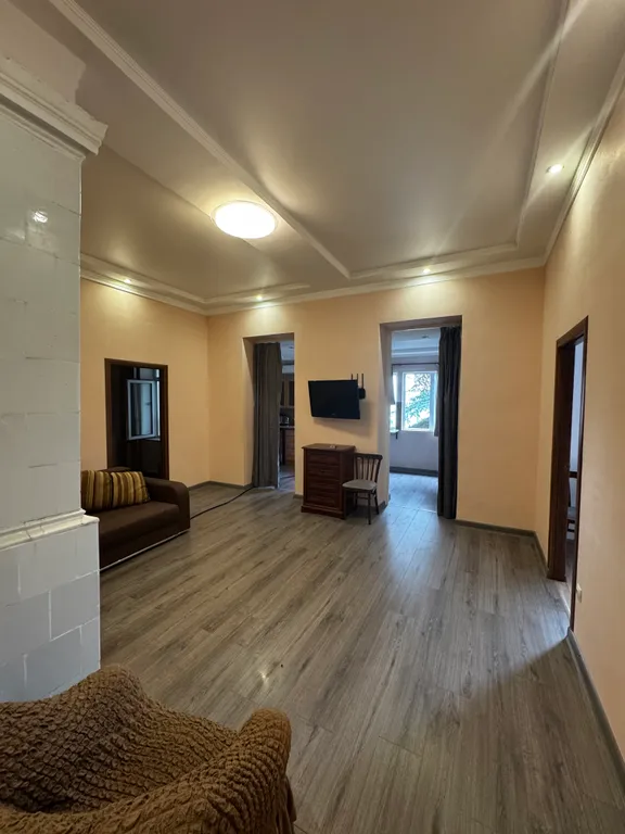 Просторная трёхкомнатная квартира — аренда посуточно в Ялта