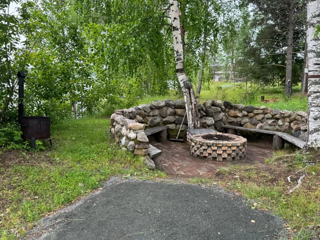 Дом на берегу озера Лососинное