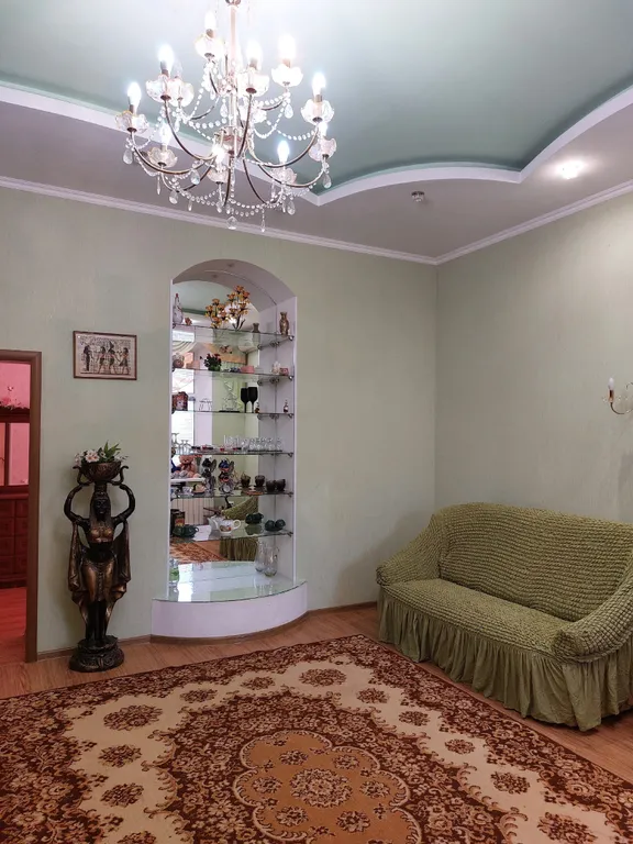 Отдельный дом с двором и беседкой, со всеми условиями