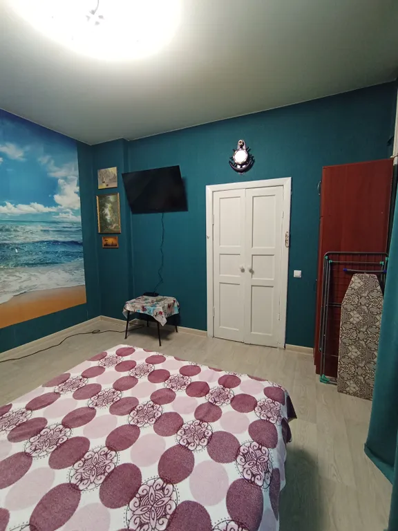 Светлая квартира, с темной зоной отдыха, на центральной улице