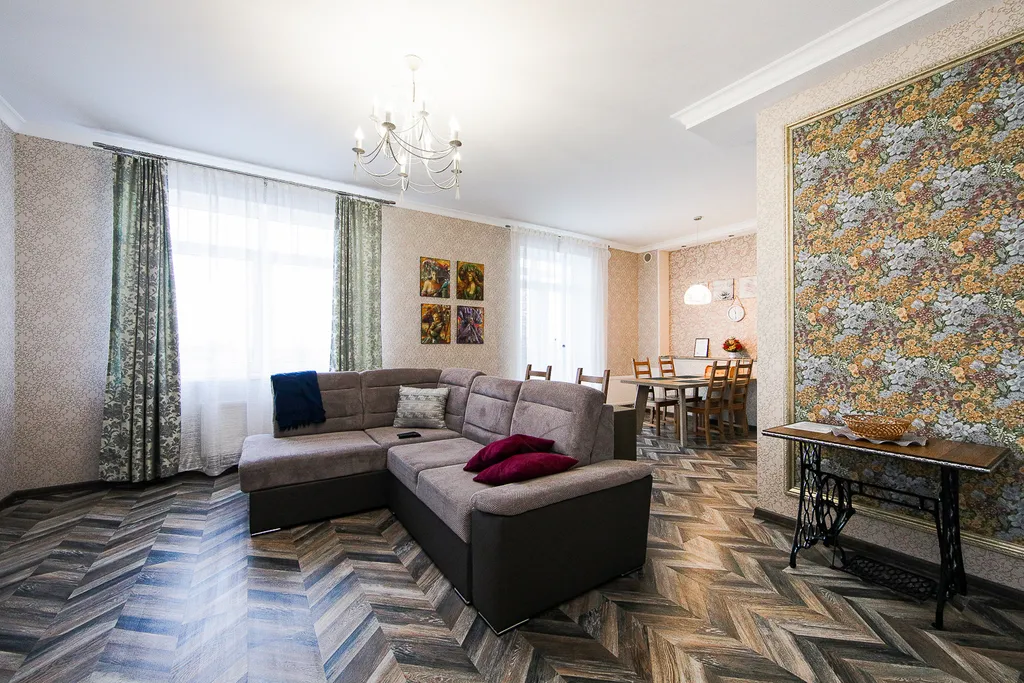 Квартира Просторный апартамент в центре города — аренда посуточно в Пионерский