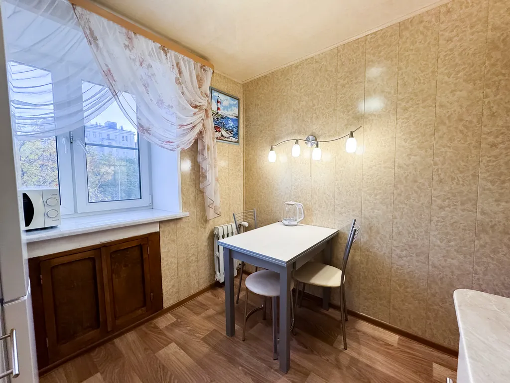 2‑комн. квартира в центре Мурманска на ул. Карла Маркса, 9